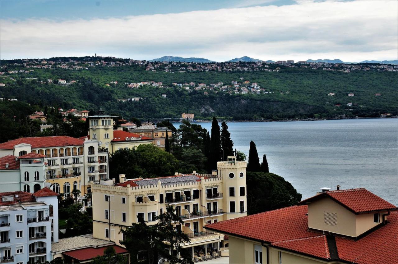 Apartment Zdenka - 100 M From The Beach Opatija Exterior foto